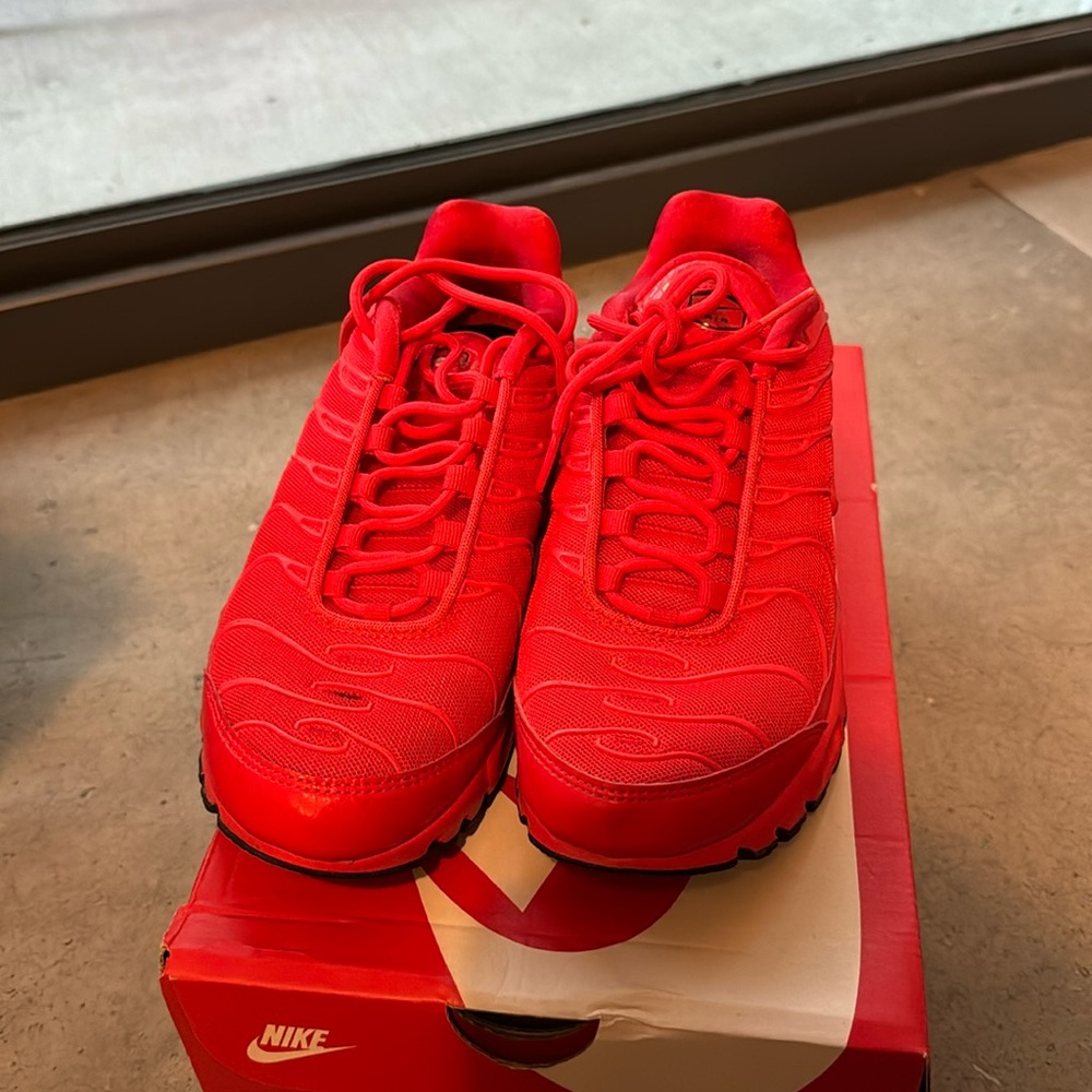 Nike red air max women’s Sold sold